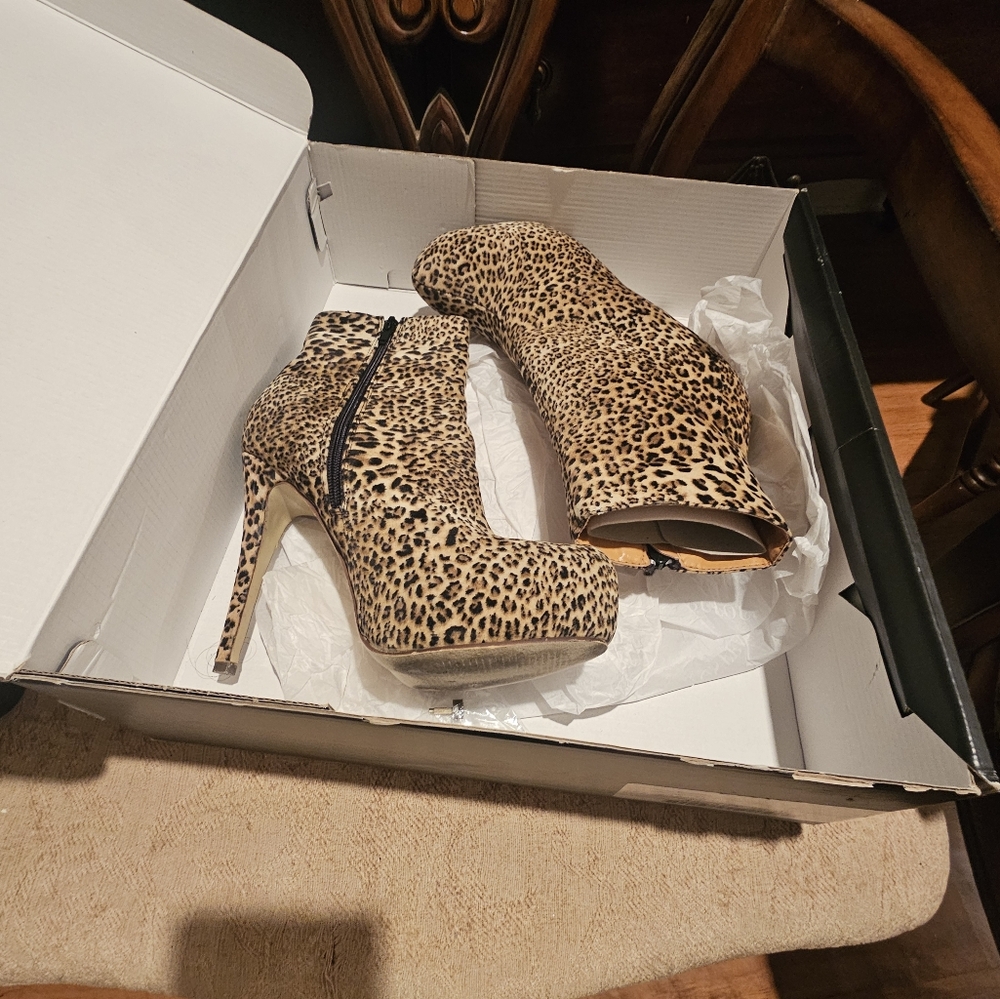 Leopard print platform ankle boots. Like new. Worn for 2 occasions